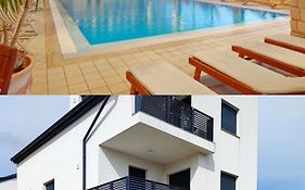 Apartman Batuda,moderno opremljen apartman u centru Đurđevca, u cijeni wellnes, sauna, bazen u obližnjem hotelu, mini zoo, 5G internet, R1 račun, idealan za parove, obitelji i wellnes odmor